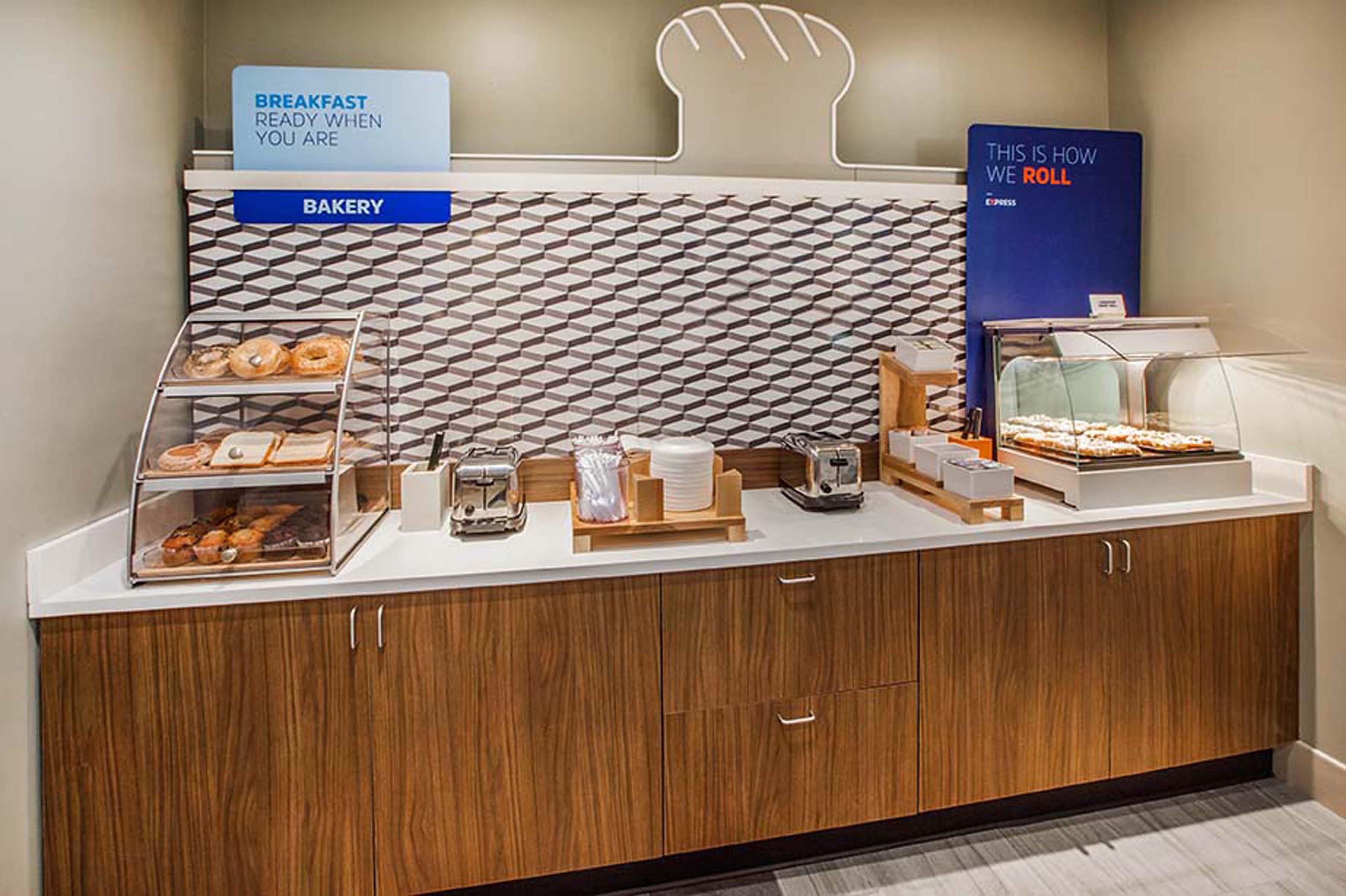 Holiday Inn Express & Suites San Antonio Frost Bank Center By Ihg Εξωτερικό φωτογραφία