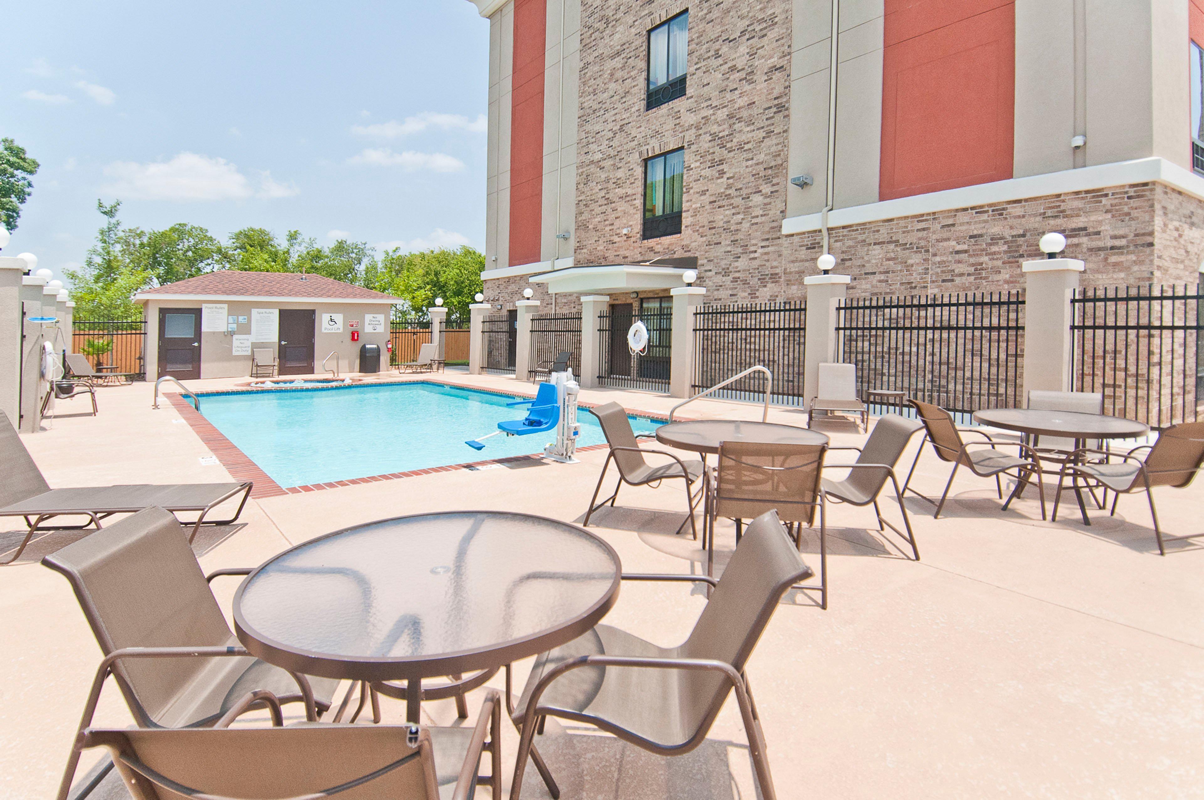 Holiday Inn Express & Suites San Antonio Frost Bank Center By Ihg Εξωτερικό φωτογραφία