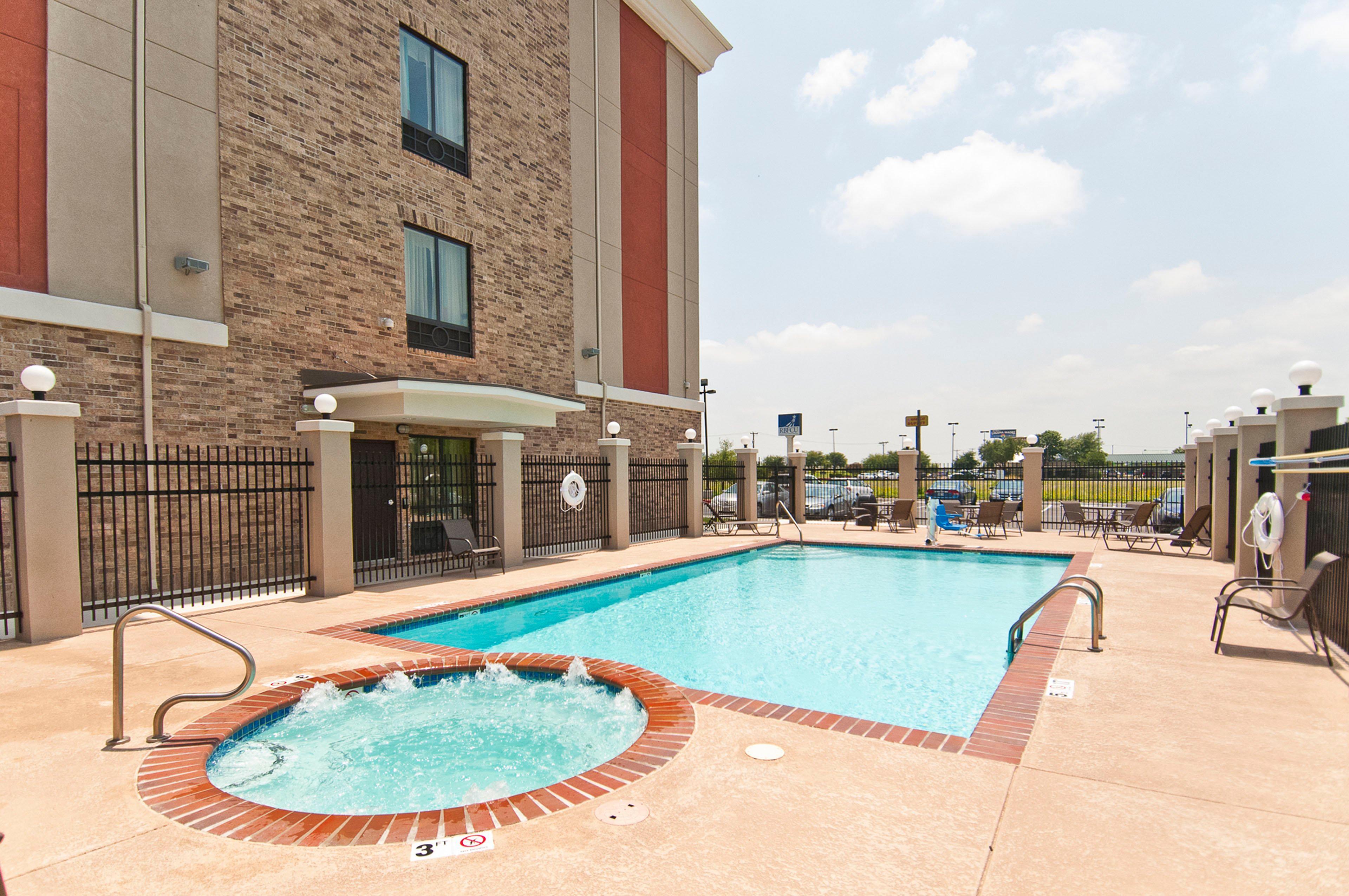 Holiday Inn Express & Suites San Antonio Frost Bank Center By Ihg Εξωτερικό φωτογραφία