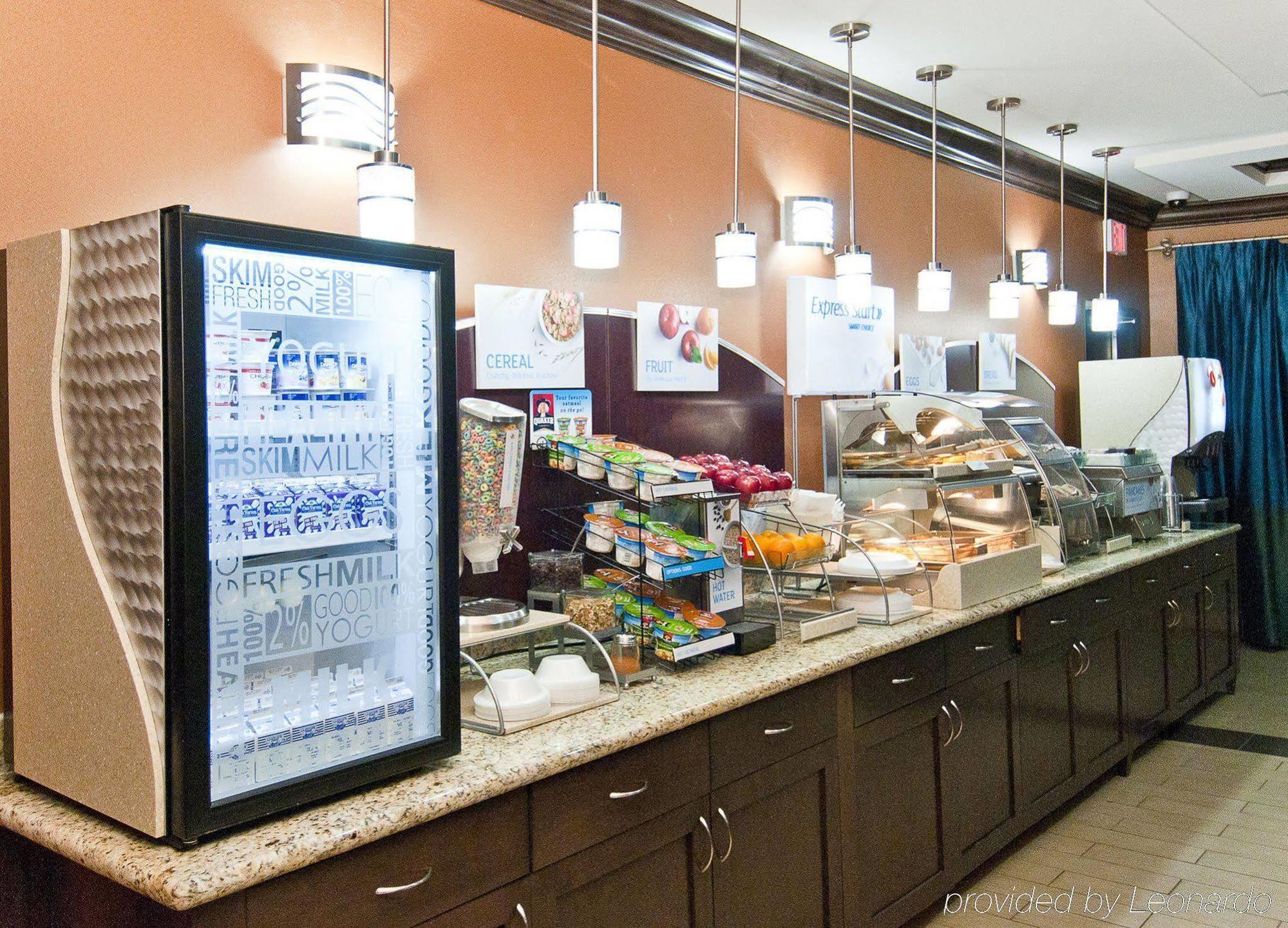 Holiday Inn Express & Suites San Antonio Frost Bank Center By Ihg Εξωτερικό φωτογραφία